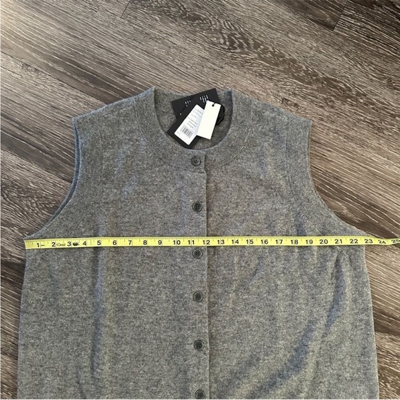 NADAAM Cashmere Sleeveless Cardigan Vest - Picture 3 of 5